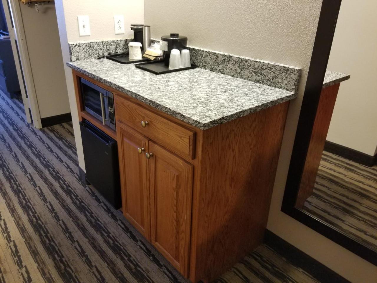 One-Bedroom King Suite,806084430:JPEG